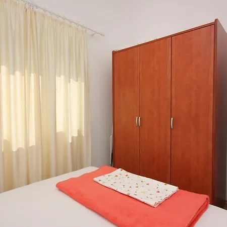 705d * Postira