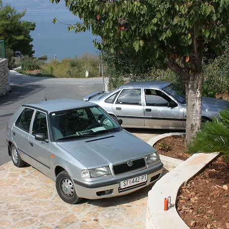 705d *